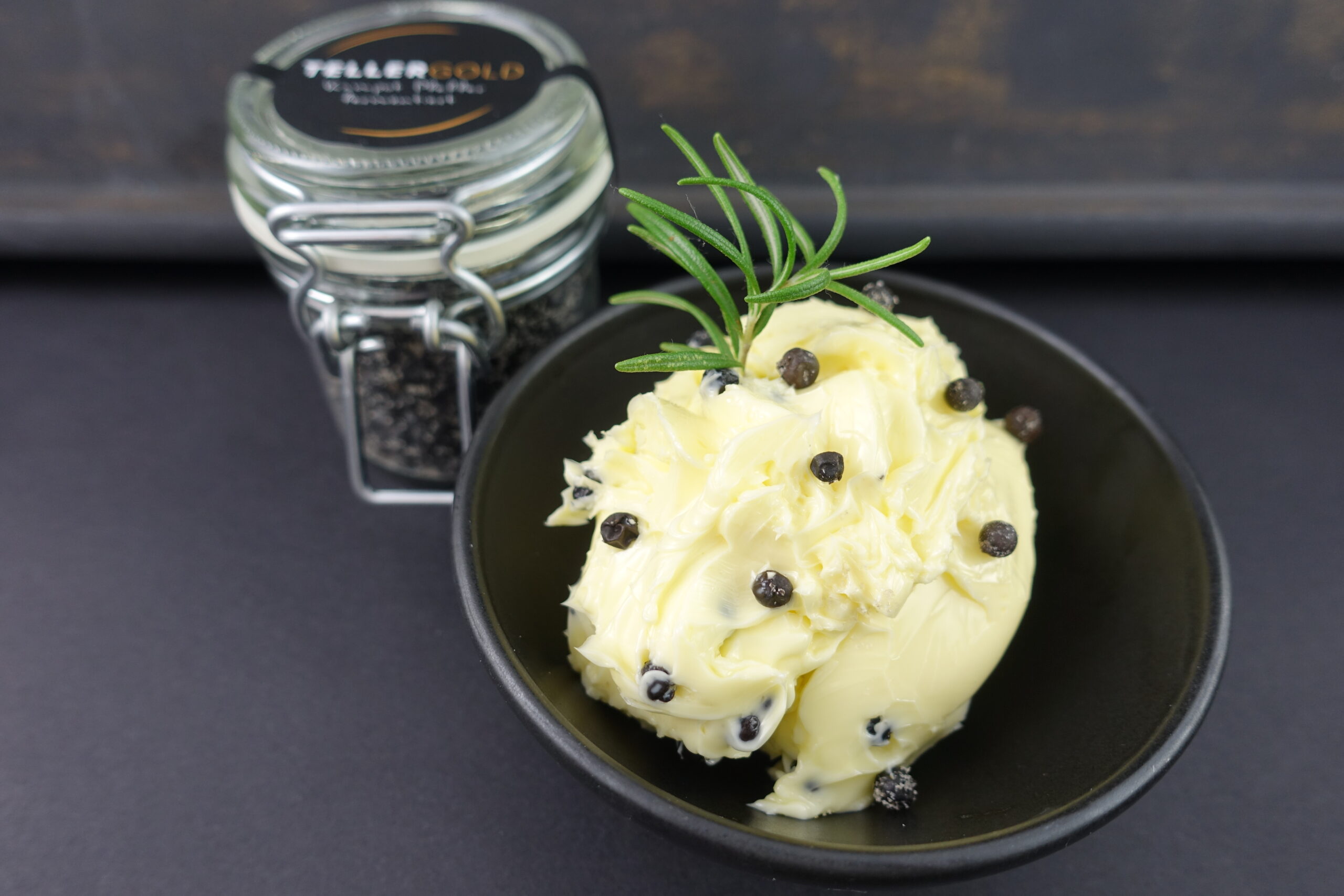 Mehr über den Artikel erfahren Pfefferbutter mit fermentiertem Pfeffer