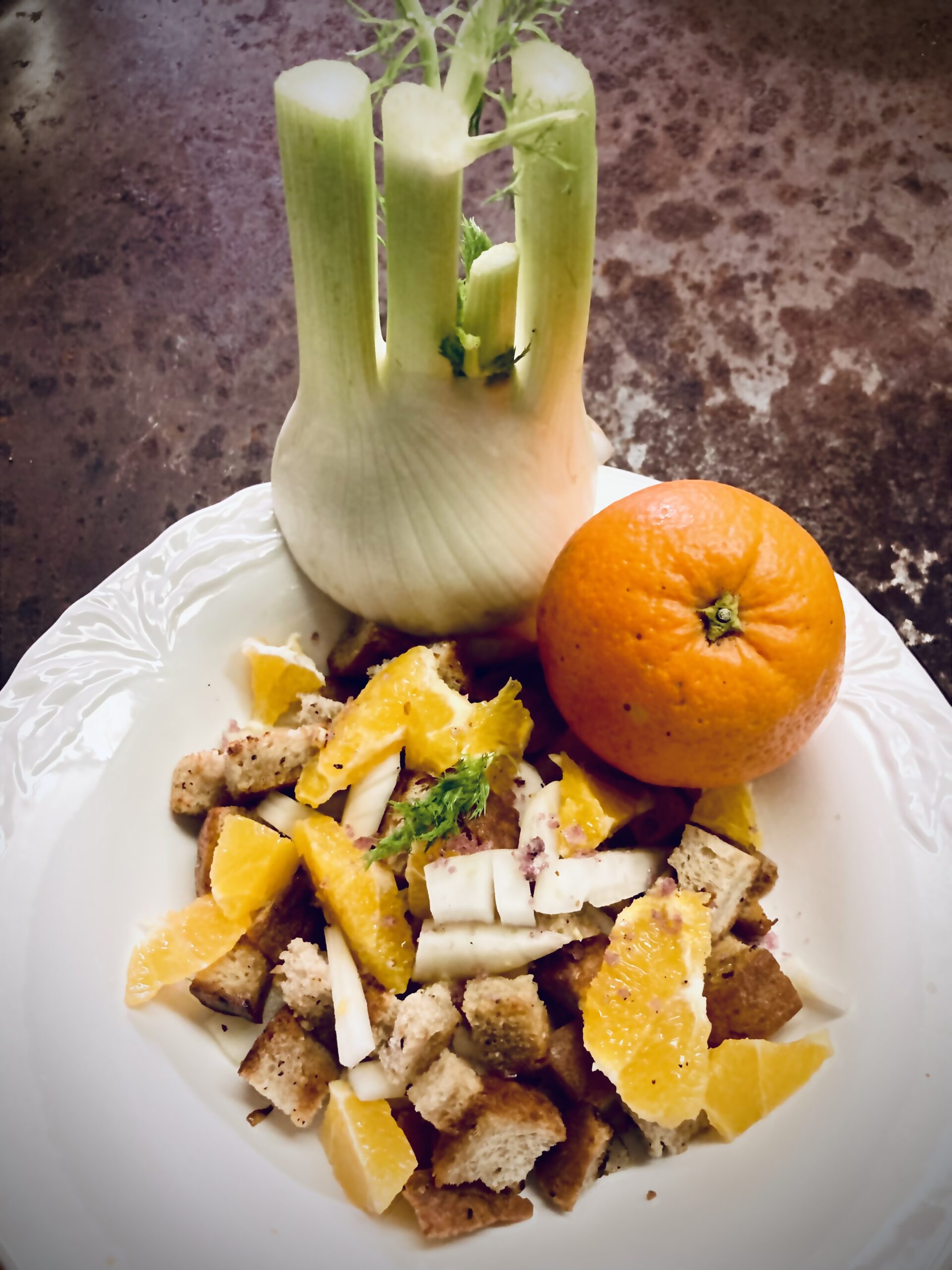 Mehr über den Artikel erfahren Brotsalat mit Fenchel & Orangen